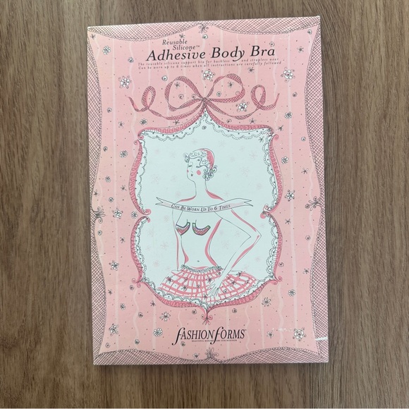 Fashion Forms Nude Adhesive Body Bra Reusable Silicone NWT - Picture 1 of 2